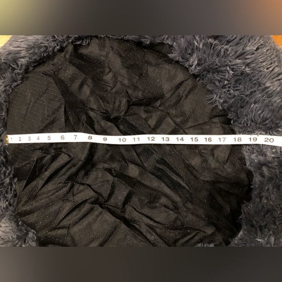 Dark Gray Fluffy Pet Bed - Picture 6 of 9